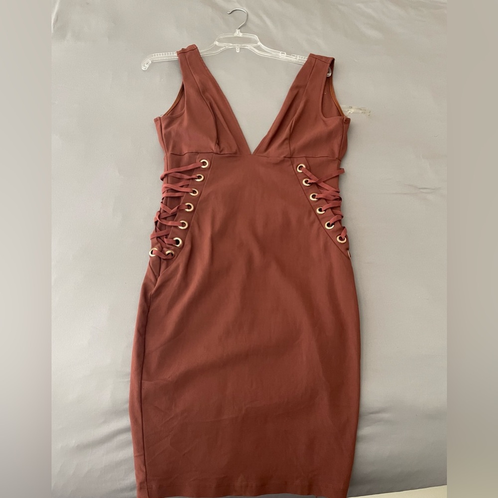 Accentuate Your Curves In This Brown Shape Hugging Dress L